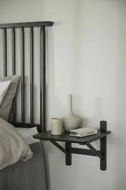 Rowico Camrose Yöpöytä Musta