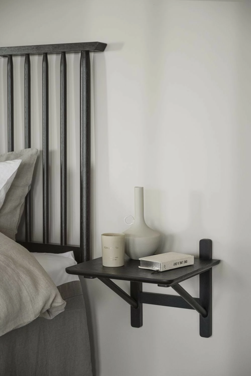 Rowico Camrose Yöpöytä Musta 3 Rowico Camrose Yöpöytä Musta